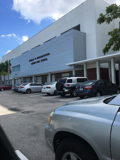 Escuela Secundaria Ronald Reagan/Doral